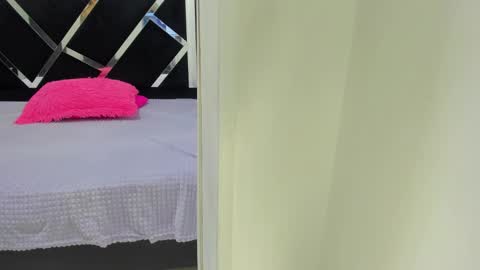 Isabella online show from September 29, 2025, 1:16 pm