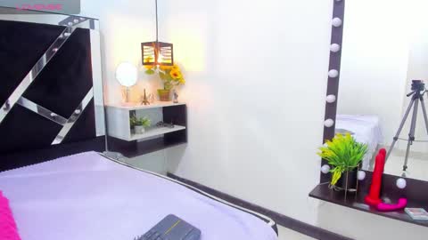 Isabella online show from October 25, 2025, 2:13 pm