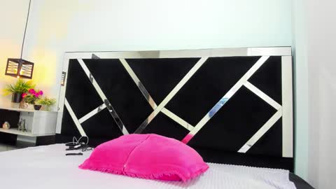 Isabella online show from January 17, 2026, 1:27 pm