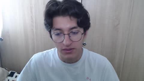 ikyan_nc online show from December 5, 2025, 2:03 pm