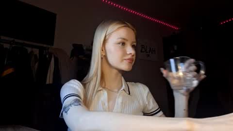 ShyLuna online show from February 13, 2026, 6:09 am