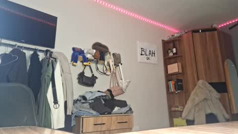 ShyLuna online show from February 22, 2026, 6:13 am