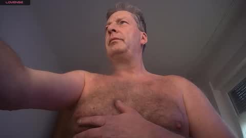 iliebetight online show from December 4, 2025, 7:50 am