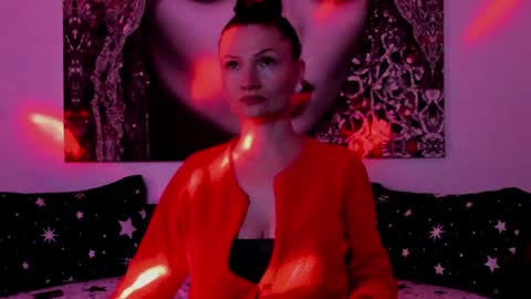 Snapshot of illegalbeauty87 chatting on May 18, 2026, 4:07 am Ingrid or more easier...Miss GoDDess Mistress online show from May 18, 2026, 4:07 am