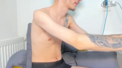 D-Illusion online show from November 2, 2025, 5:43 am