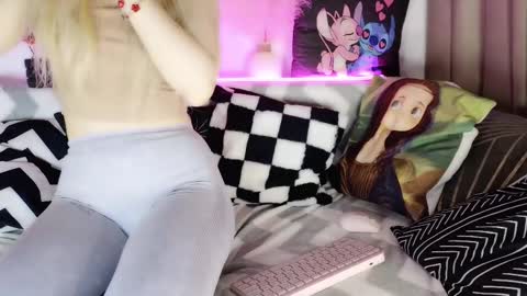 nicollee online show from March 11, 2025, 7:58 pm