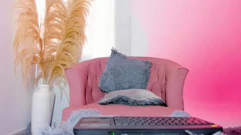 Mia online show from February 10, 2026, 5:17 pm