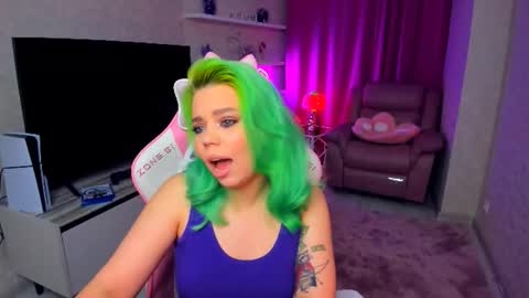 Roxy online show from September 19, 2025, 7:36 pm