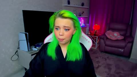 Roxy online show from October 14, 2025, 7:03 pm