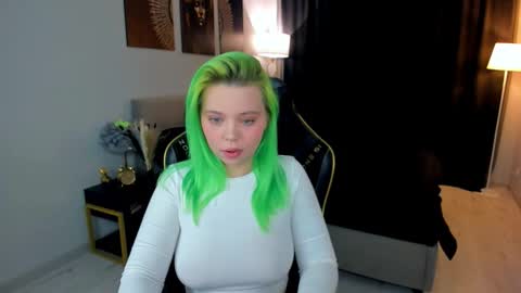 Roxy online show from October 15, 2025, 8:09 pm