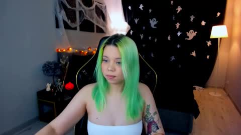 Roxy online show from October 23, 2025, 7:12 pm