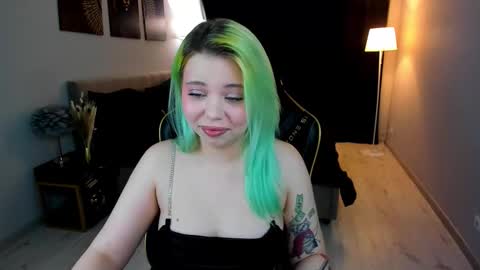 Roxy online show from November 8, 2025, 6:40 pm