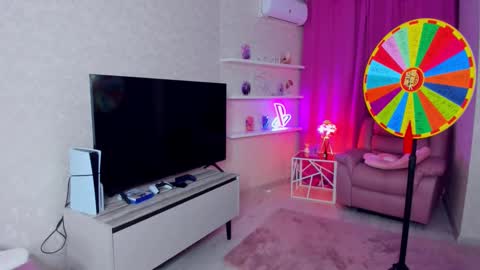 Roxy online show from December 4, 2025, 8:28 pm