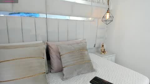 DAHLIA online show from January 13, 2025, 8:58 pm