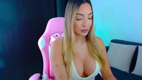 Snapshot of im_grecia chatting on March 1, 2026, 10:45 pm Grecia online show from March 1, 2026, 10:45 pm