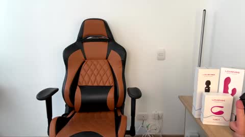 Laia online show from February 3, 2025, 8:13 pm