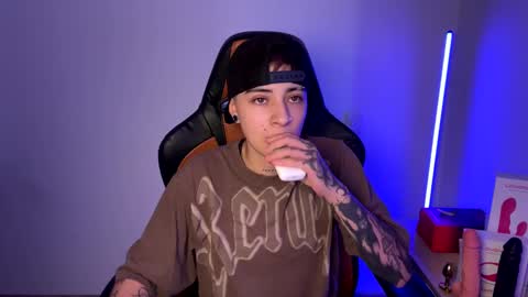 Laia online show from March 4, 2025, 5:21 am