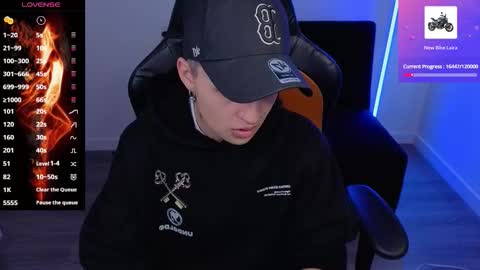 Laia online show from October 5, 2025, 9:45 pm