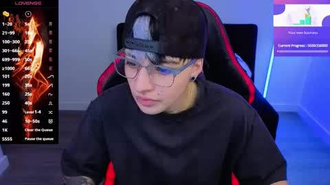 Laia online show from November 16, 2025, 9:09 pm