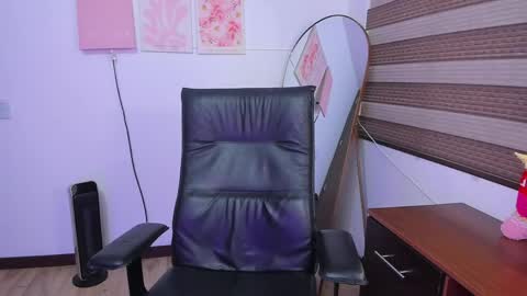Snapshot of im_miia chatting on May 16, 2026, 10:36 am Mia online show from May 16, 2026, 10:36 am