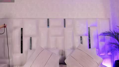Snapshot of im_nika_ chatting on April 25, 2026, 1:03 pm Nika online show from April 25, 2026, 1:03 pm
