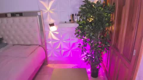 im_sebaslopez online show from September 28, 2025, 11:15 am