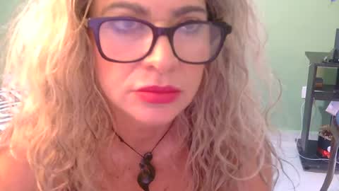 Snapshot of im_sharonr chatting on August 2, 2026, 4:49 pm Sharon online show from August 2, 2026, 4:49 pm