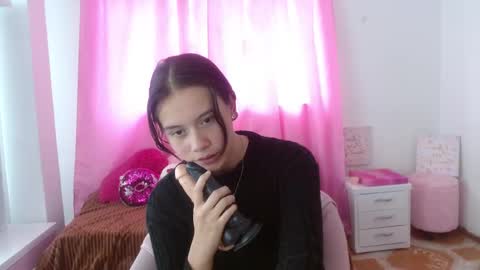 im_tulipan online show from February 16, 2026, 4:03 pm