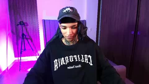 im_usuga online show from April 7, 2026, 12:27 pm