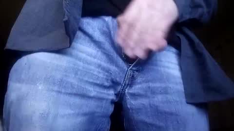 Iminyourroom online show from December 7, 2024, 9:39 am