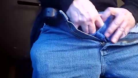 Iminyourroom online show from December 18, 2025, 10:21 am