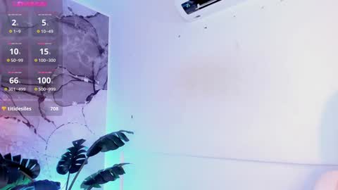 Leana online show from December 10, 2024, 7:00 pm