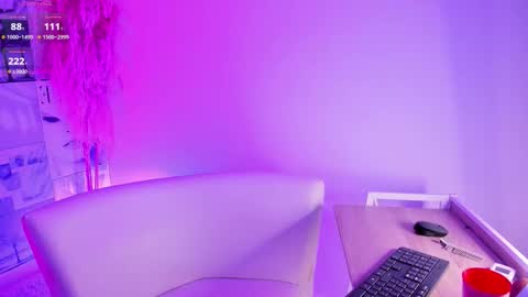 Leana online show from October 23, 2025, 9:02 pm