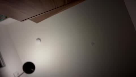 imlightskn online show from February 26, 2025, 12:25 pm