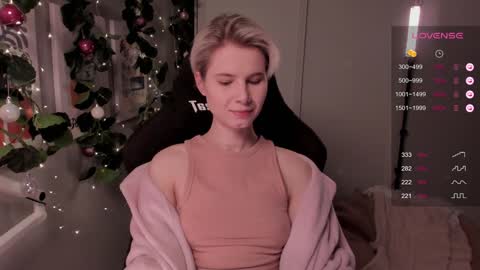 Mia online show from December 22, 2024, 5:42 pm