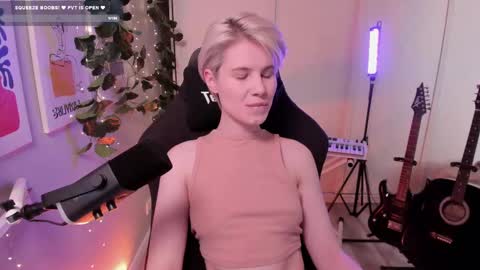 Mia online show from February 23, 2025, 1:21 pm