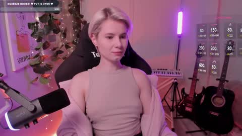 Mia online show from March 4, 2025, 10:13 am