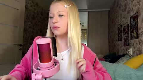 Lola online show from February 24, 2026, 11:41 am