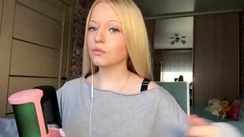 Lola online show from March 15, 2026, 12:33 pm