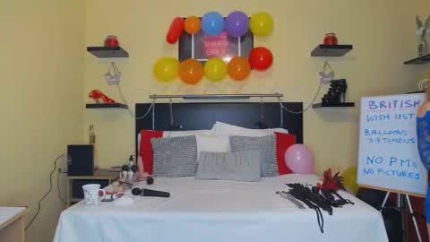 inannalove online show from March 9, 2025, 6:43 pm