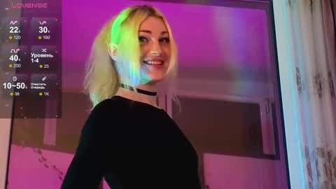  Dina  Help me reach 100 likes  online show from September 19, 2025, 9:04 pm