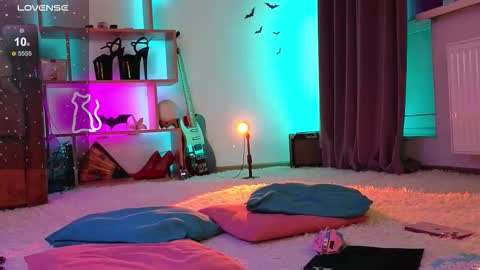  Dina  Help me reach 100 likes  online show from March 12, 2026, 12:06 am