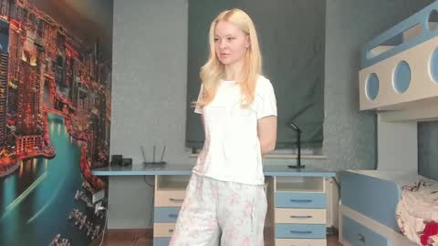 Masha online show from April 4, 2026, 4:37 pm