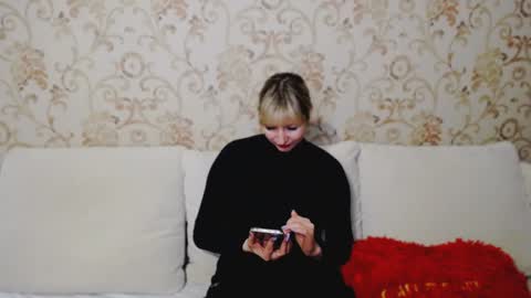 incredible_ariela online show from January 17, 2025, 1:35 pm