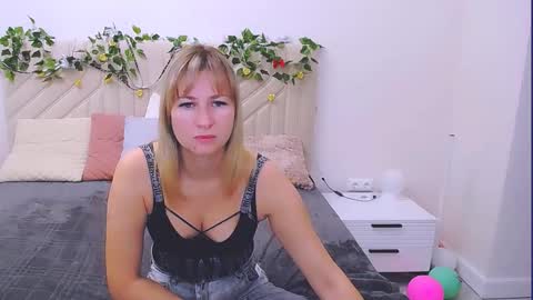 incredible_ariela online show from September 16, 2025, 5:30 am