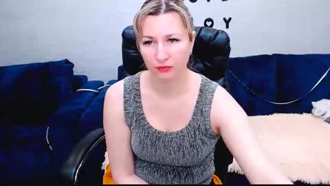 incredible_ariela online show from December 15, 2025, 9:57 am