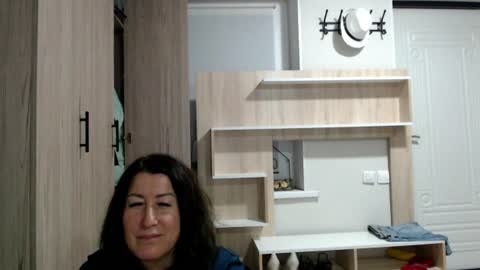Snapshot of increible_della chatting on July 7, 2026, 5:50 pm Della online show from July 7, 2026, 5:50 pm