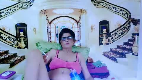 Snapshot of indianallure chatting on December 28, 2024, 1:06 pm Femiez online show from December 28, 2024, 1:06 pm