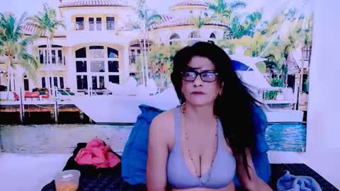 Snapshot of indianallure chatting on February 5, 2025, 12:27 pm Femiez online show from February 5, 2025, 12:27 pm