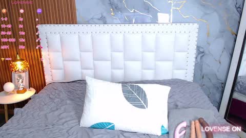 LITTLE AINHOA  online show from January 23, 2025, 7:40 pm